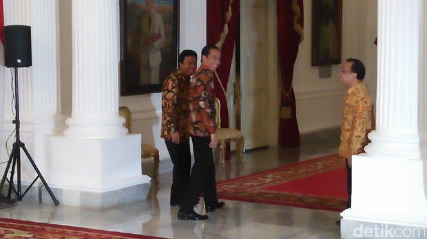 Ketum PPP Romi Makan Siang Bersama Presiden Jokowi dan Bawa Map Hijau