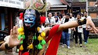 Risers saat tiba di Padepokan Asmoro Bangun, Kecamatan Pakishaji, Kabupaten Malang.
