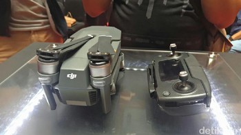 Selain itu drone ini juga telah dibekali sensor anti tabrak. Sehingga pengguna tak perlu khawatir kalau-kalau tak bisa menghindari sesuatu ketika melayang, seperti pohon atau tembok.  Foto: detikINET/Yudhianto