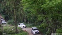 Datsun Risers Expedition 2 melintas di pegununan di Malang.