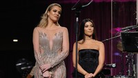 Khloe dan Kourtney Kardashian tampil sangat seksi di sebuah acara amal di New York, AS.  Dimitrios Kambouris/Getty Images for Gabrielles Angel Foundation/detikFoto.