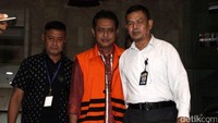 Handang Soekarno terjaring Operasi Tangkap Tangan (OTT) pada Senin (21/11/2016), malam oleh penyidik KPK saat sedang bertransaksi diduga suap sebesar USD 148.500 atau setara dengan Rp1,9 Milyar dengan Presdir PT.E.K Prima anak usaha PT. Lulu Group Internasional Rajesh Rajamohanan Nair (RRN).