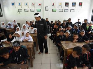 Melihat Keunikan Keseharian Pelajar di Purwakarta