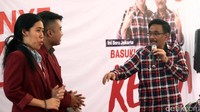 Djarot juga berdialog dengan mahasiswa.
