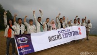 Para risers saat berpose bersama di perbukitan Paralayang di Kota Batu, Jawa Timur, Selasa (22/11/2016).