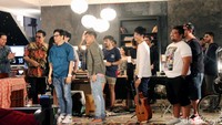 Pelantun Hanya Engkau Yang Bisa itu mengaku fans dari para musisi muda seperti Barasuara, Elephant Kind, Stars and Rabbit hingga rapper sekaligus standup comedian Pandji Pragiwaksono. Pool/Ismail/detikFoto.
