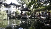 Lingering Garden ini terdaftar sebagai situs warisan dunia oleh UNESCO di tahun 1997. Secara keseluruhan, taman ini dibagi menjadi empat wilayah yang indah. 4 Wilayah itu antara lain pusat, timur, barat, dan utara dan meliputi area seluas dua hektar (Agung/detikTravel)