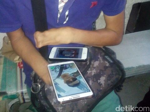 Pengemis Berponsel Galaxy Note 3 dan iPhone 5S Diciduk di JPO Sarinah