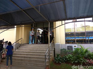 Ahok Minta Doa Jalani Pemeriksaan Perdana sebagai Tersangka