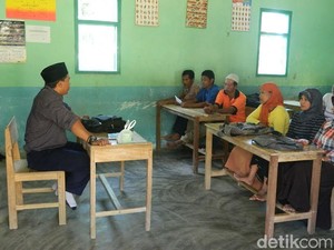 Dirikan Sekolah Gratis, Bekas Pedagang Asongan Ini Banyak dapat Cibiran