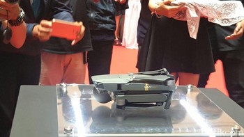 Mavic Pro adalah drone terbaru DJI yang belum lama ini diumumkan. Tak perlu tas khusus, hanya bermodalkan tas ransel biasa Mavic Pro bisa diajak kemana-mana.  Foto: detikINET/Yudhianto