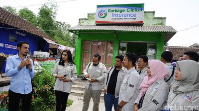 Risers DRE Kunjungi Bank Sampah