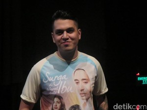 Berat Badan Naik, Kevin Julio Kesulitan Naik Pohon Kelapa