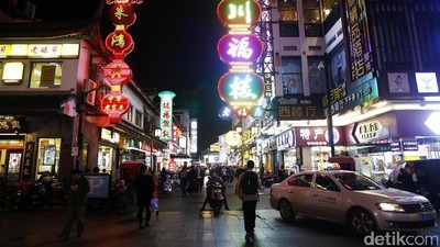 Berbelanja Murah di Guan Qian Shopping Street Suzhou