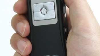 Voice recorder atau perekam suara kini mungkin tidak begitu laku. Para wartawan misalnya, cukup memakai ponsel untuk merekam suara. Foto: Getty Images