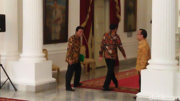Ketum PPP Romi Makan Siang Bersama Presiden Jokowi dan Bawa Map Hijau