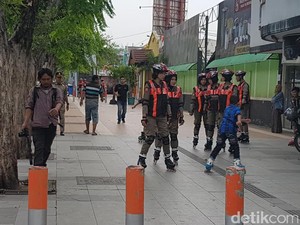 Keren, di Surabaya Ada Tim Undur-Undur Penjaga Pedestrian