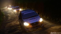 Datsun Risers Expedition 2 menembus gelapnya malam.