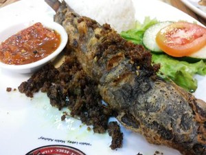 Sedang di Duren Sawit? Cicip Saja Lele Burem hingga Mie Aneka Warna