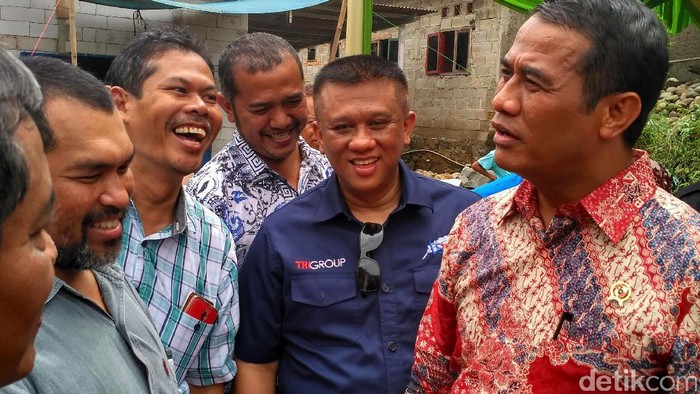 Saat Mentan Makan Siang Bareng Peternak Ayam