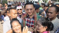 Tiba di lokasi acara, pada Rabu (23/11/2016) Ahok langsung disambut warga setempat.