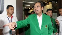 Djan datang dengan didampingi Dimyati Natakusumah.