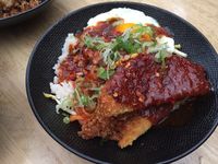 Setelah Burger, Kini Ada 3 <i>Rice Bowls</i> Berlauk Lezat di Three Buns