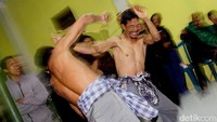 Mayoritas warga sini merupakan keturunan kerajaan Majapahit, dan mereka masih mempertahankan tradisi Majapahit. Seperti adat jalan joget atau kuda menari, dan melihat adat istiadat ujung-ujungan.