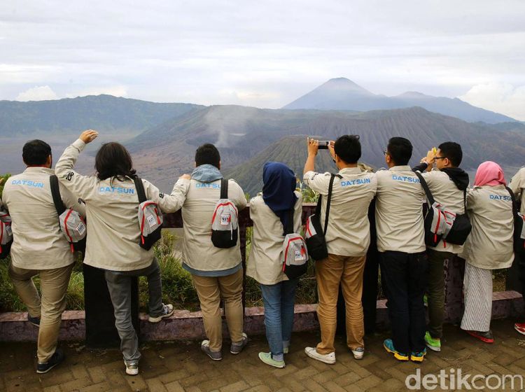 Risers Datsun Nikmati Keindahan Bromo