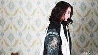 Julie saat pemotretan di kediamannya di kawasan Cilandak, Jakarta Selatan belum lama ini.