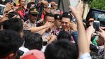 Ekpresi Pendukung Ahok Berebut Selfie di Pulomas