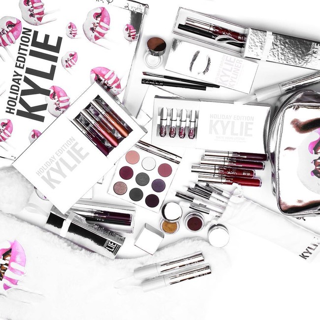 Forbes mencatat bahwa Kylie Cosmetics kini bernilai hampir Rp 11,5 triliun dan 100 persen saham perusahaannya dimiliki oleh Kylie sendiri. Foto: Instagram/Kylie Jenner