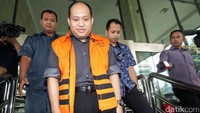Yan diperiksa sebagai tersangka. Yan selaku bupati diduga meminta uang kepada para pengusaha yang hendak mendapatkan proyek ijon di beberapa di dinas di wilayahnya.