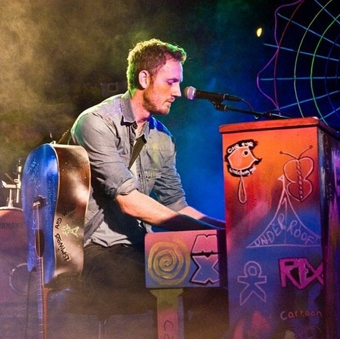 Coldplace Belajar Habis-habisan Demi Bisa Mirip Coldplay