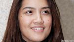 Monita Tahalea Tampil Simple dan Chic