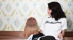 Lucu! Julie Estelle Beradu Pose Bersama Bubbly