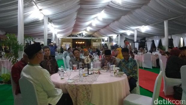  Jamuan makan malam wali kota dan bupati se-Indonesia di Banda Aceh, Rabu (23/11/2016)