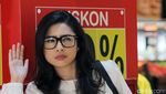 Aksi Si Cantik Amanda Rigby di The Transmart