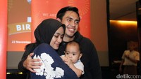 Ayudia bersama Muhammad Pradana Budiarto dan Skala saat ditemui di kawasan Kebun Sirih, Jakarta Pusat pada Selasa (22/11/2016). Pool/Ismail/detikFoto.