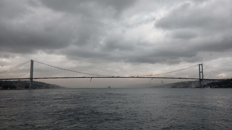 Membelah Laut Selat Bosphorus naik Kapal Pesiar