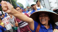 Puluhan nelayan ini tergabung dalam Koalisi Selamatkan Teluk Jakarta.