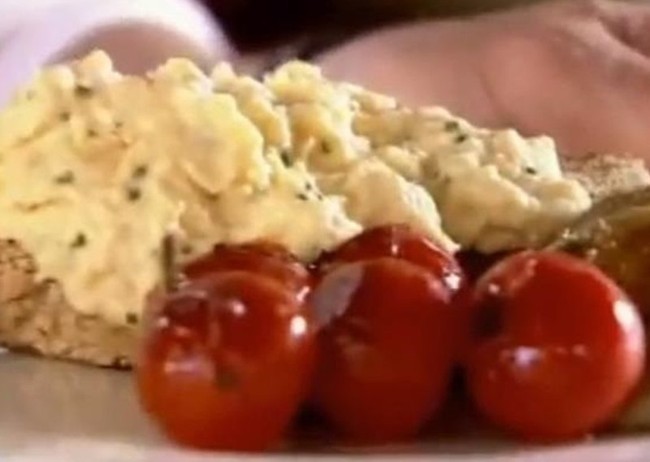 Ini Tips Jitu Bikin Scrambled Egg yang Creamy dari Gordon Ramsay