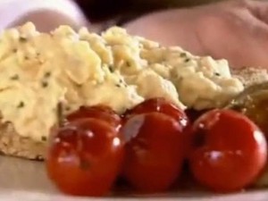 Ini Tips Jitu Bikin Scrambled Egg yang Creamy dari Gordon Ramsay