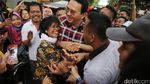 Ekpresi Pendukung Ahok Berebut Selfie di Pulomas
