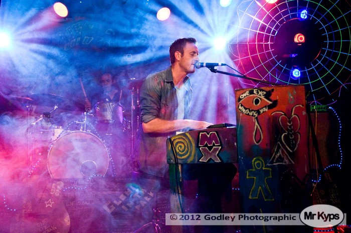 Bakal Konser di Jakarta, Siapa Itu Coldplace?