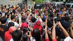 Ekpresi Pendukung Ahok Berebut Selfie di Pulomas