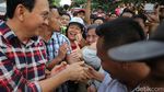 Ekpresi Pendukung Ahok Berebut Selfie di Pulomas