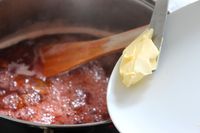 Ini Cara Mudah Bikin Saus Karamel Sendiri