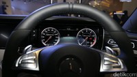 Dilengkapi dengan mesin V8 berkapasitas 5.461 cc yang bisa menghasilkan 585 hp pada rpm 5.500 bertransmisi otomatis. 0-100 km/ jam bisa ditempuh dalam waktu 3,9 detik saja.