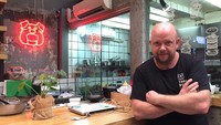 3 Bowls at Three Buns diperkenalkan oleh Adam Penney selaku Executive Chef restoran. Ada Burning Man, Korean Clucker, dan Bellyfull yang diadaptasi dari menu burger Three Buns.
